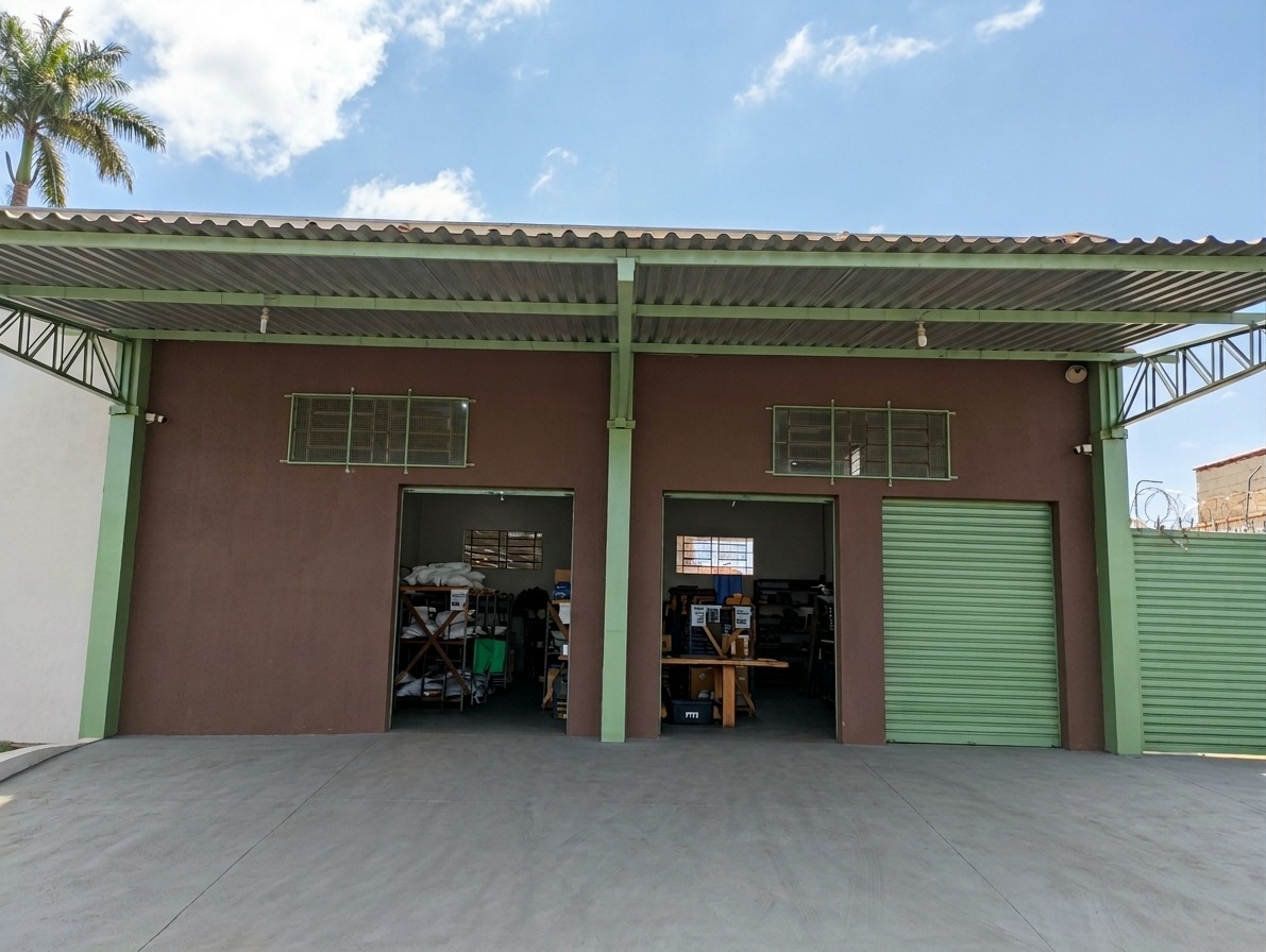 Estrutura e fachada da fábrica CJ Calçados em Guaxupé - MG